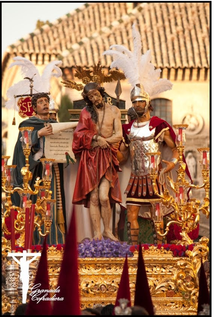Las figuras que acompañan al Cristo son de Benito Barbero e hijos.